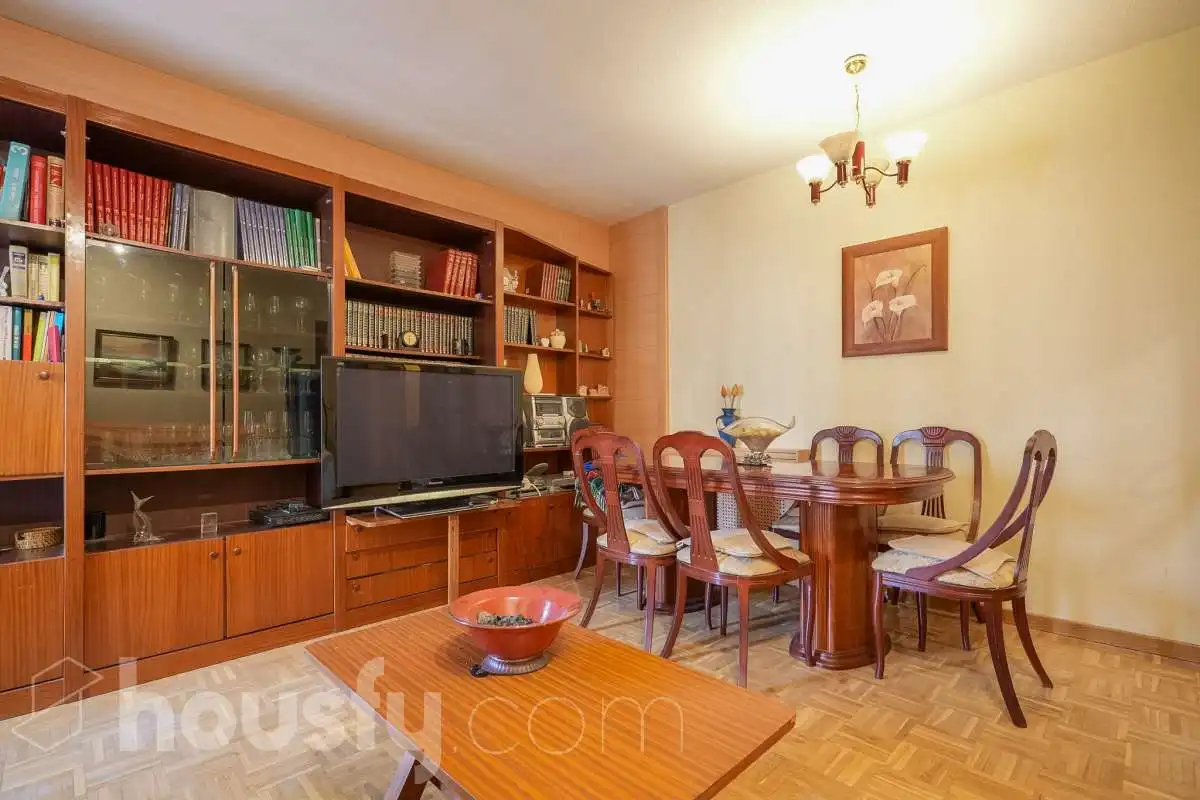 Sala d'estar de Pis en venda en Madrid amb Aire condicionat, Calefacció i Jardí privat