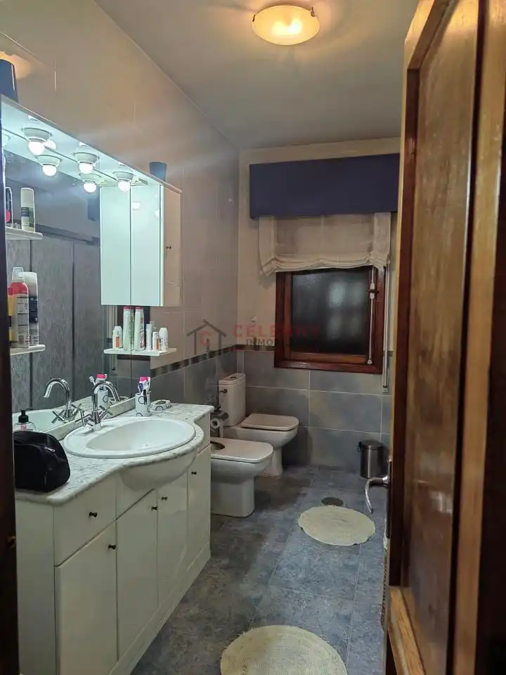 Bany de Casa o xalet en venda en Lalín amb Calefacció, Jardí privat i Traster