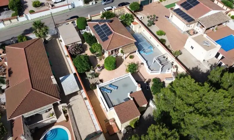 Vista exterior de Casa o xalet en venda en Pilar de la Horadada amb Traster i Piscina
