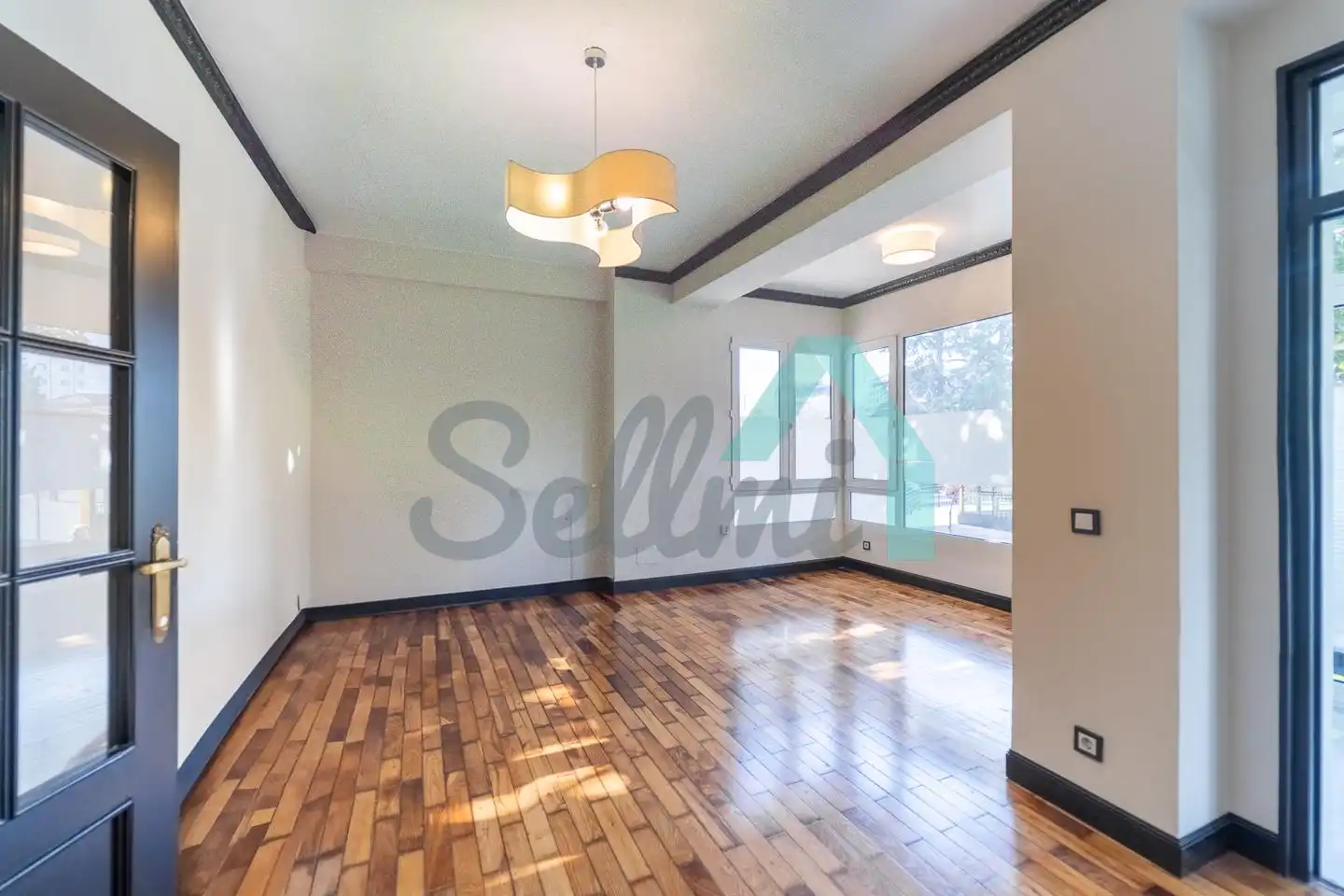 Sala de estar de Piso en venta en Oviedo  con Calefacción, Parquet y Terraza