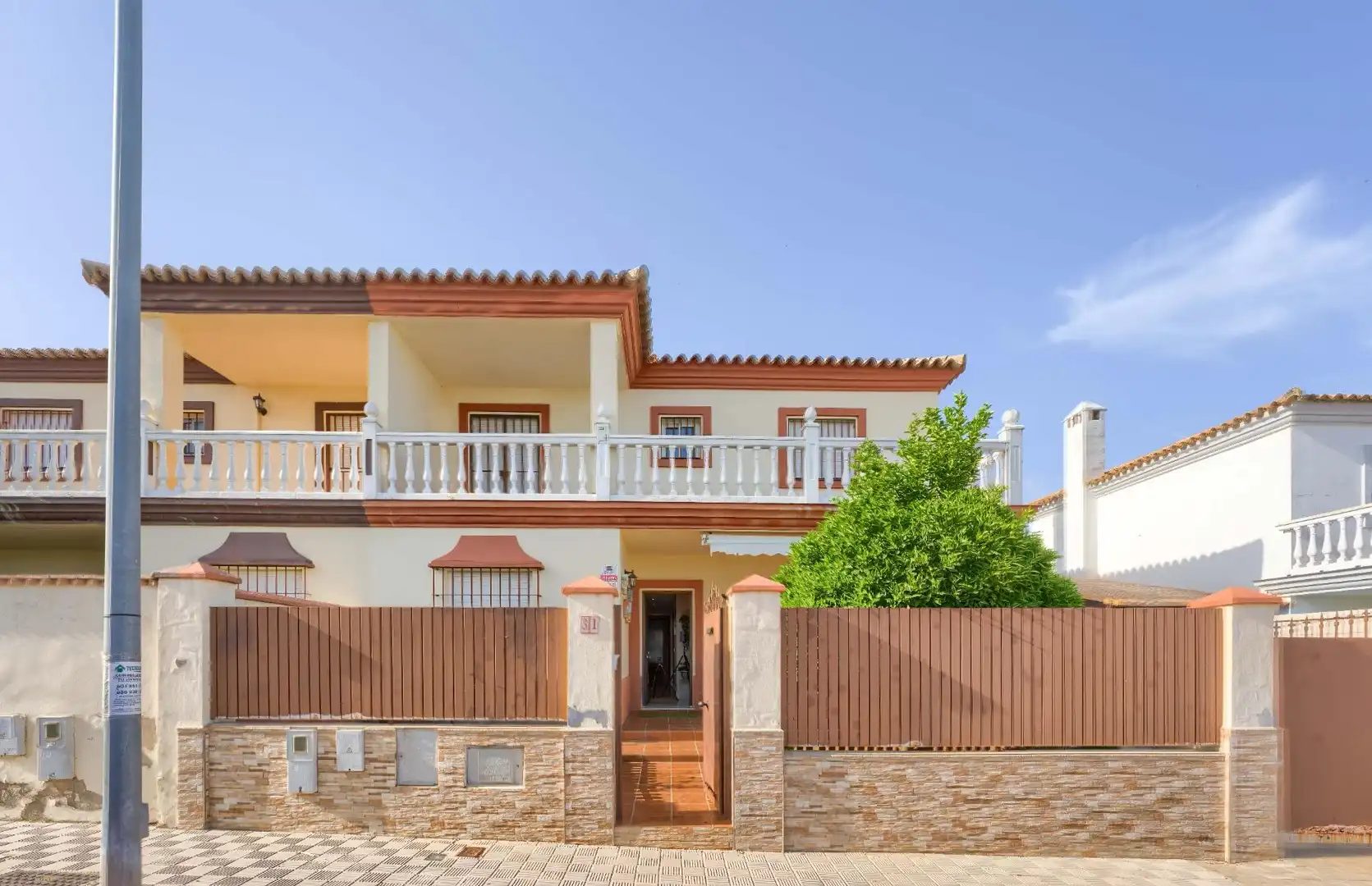 Exterior view of Houses for sale in Espartinas  with Air Conditioner, Heating and Private garden