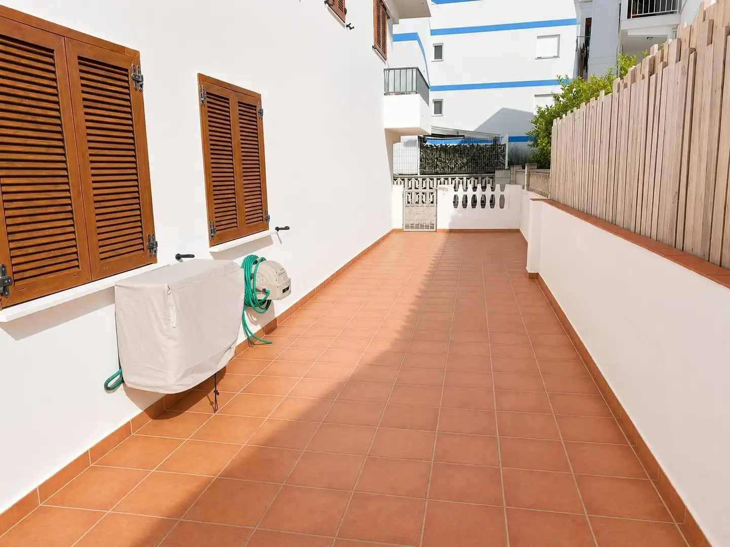 Terrace of Ground floor for rent in Oliva  with Air Conditioner, Terrace and Furnished
