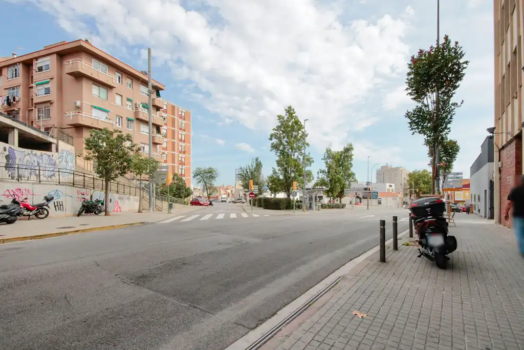 Exterior view of Buildings for sale in Sabadell