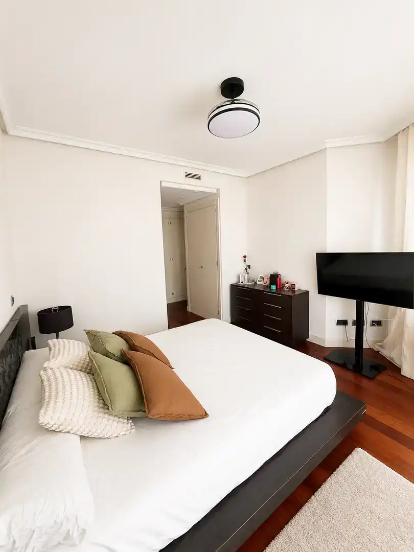 Bedroom of Flat for sale in Majadahonda  with Air Conditioner, Terrace and Swimming Pool