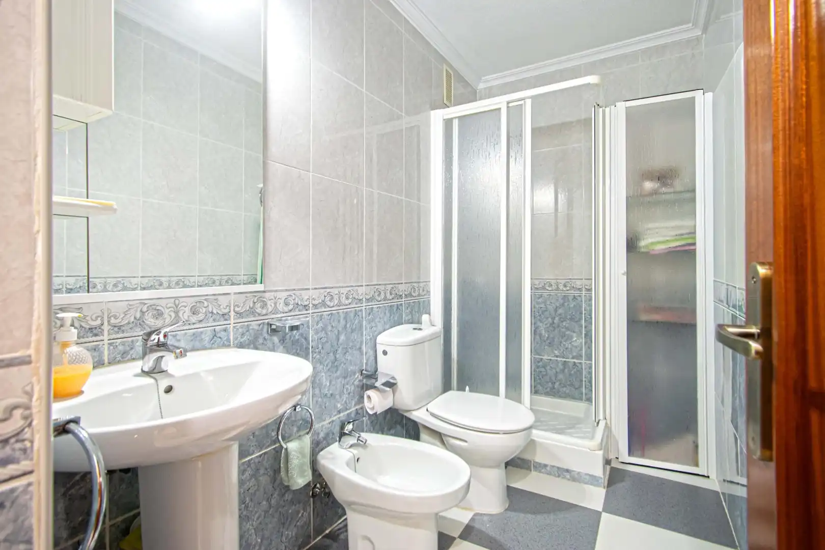 Baño de Piso en venta en Sevilla con Aire acondicionado y Calefacción