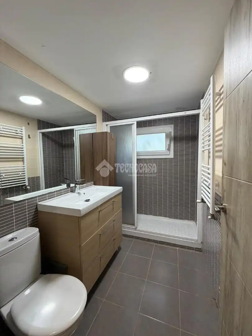 Bathroom of Flat for sale in Móstoles  with Air Conditioner, Heating and Terrace