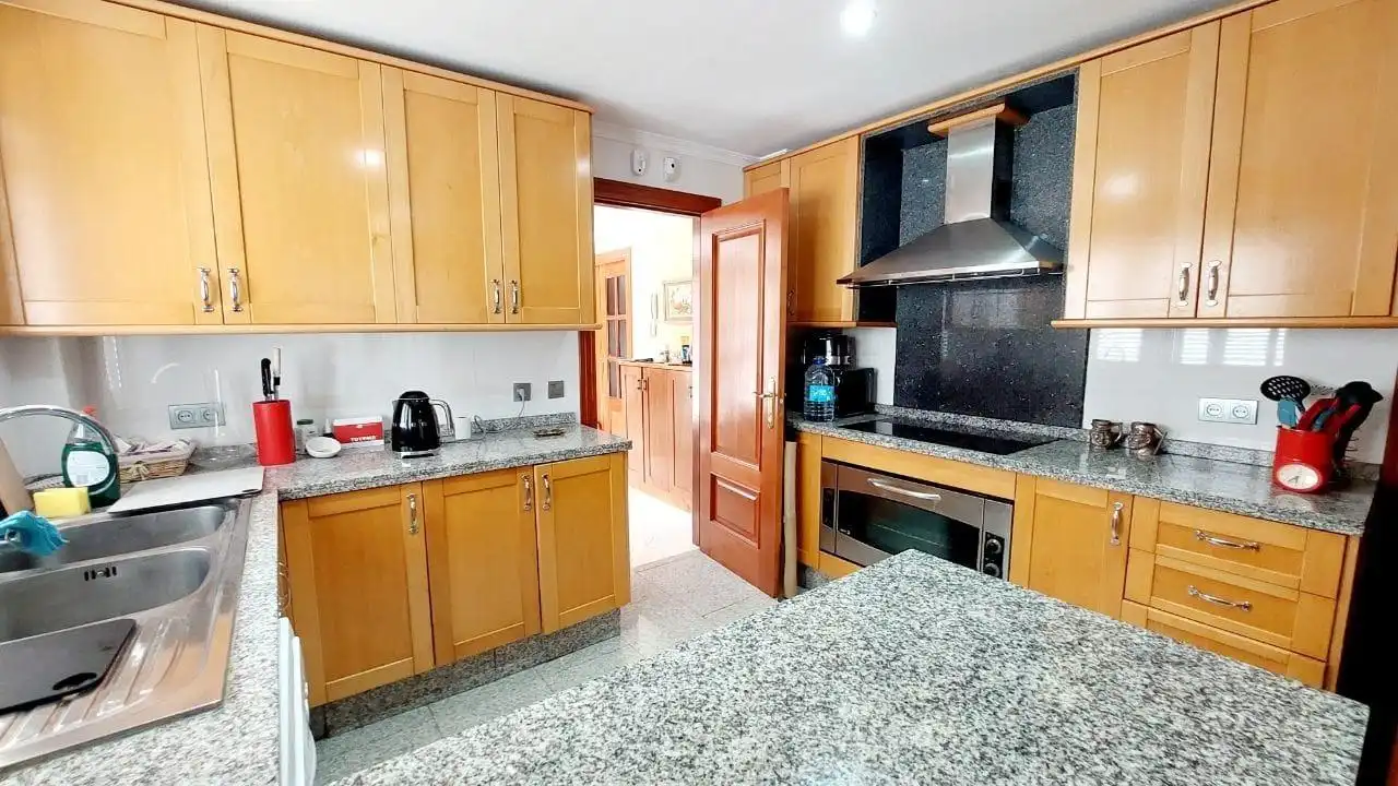 Cocina de Casa adosada en venta en Santiago del Teide con Trastero, Jacuzzi y Piscina comunitaria