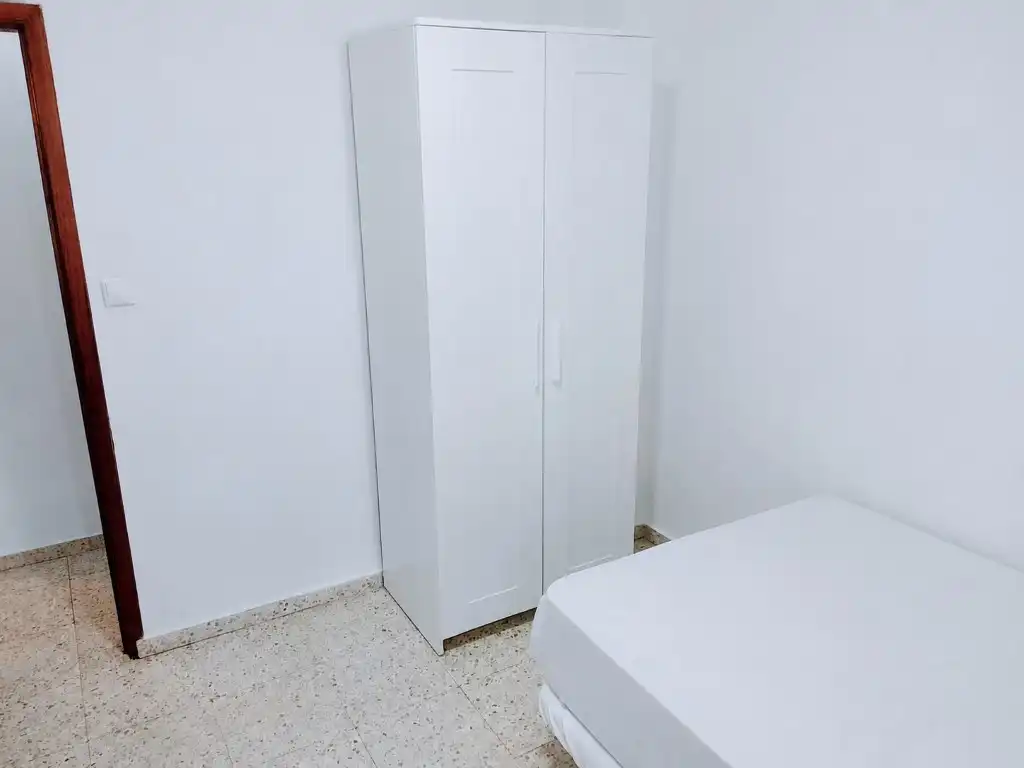 Habitación de Piso de alquiler en Córdoba con Terraza y Amueblado