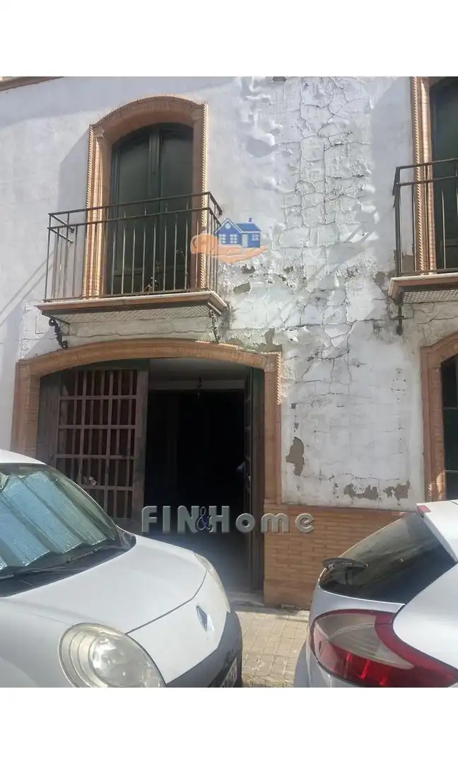 Vista exterior de Casa adosada en venta en Coria del Río, Sevilla