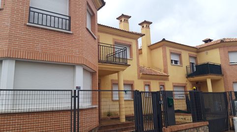 Solvia Inmobiliaria  Chalet adosado Escalona