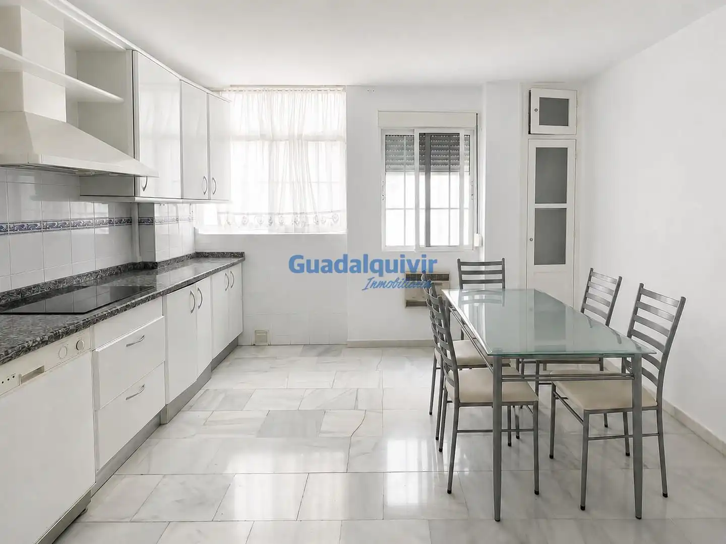 Kitchen of Flat for sale in Sevilla  with Air Conditioner, Terrace and Storage room