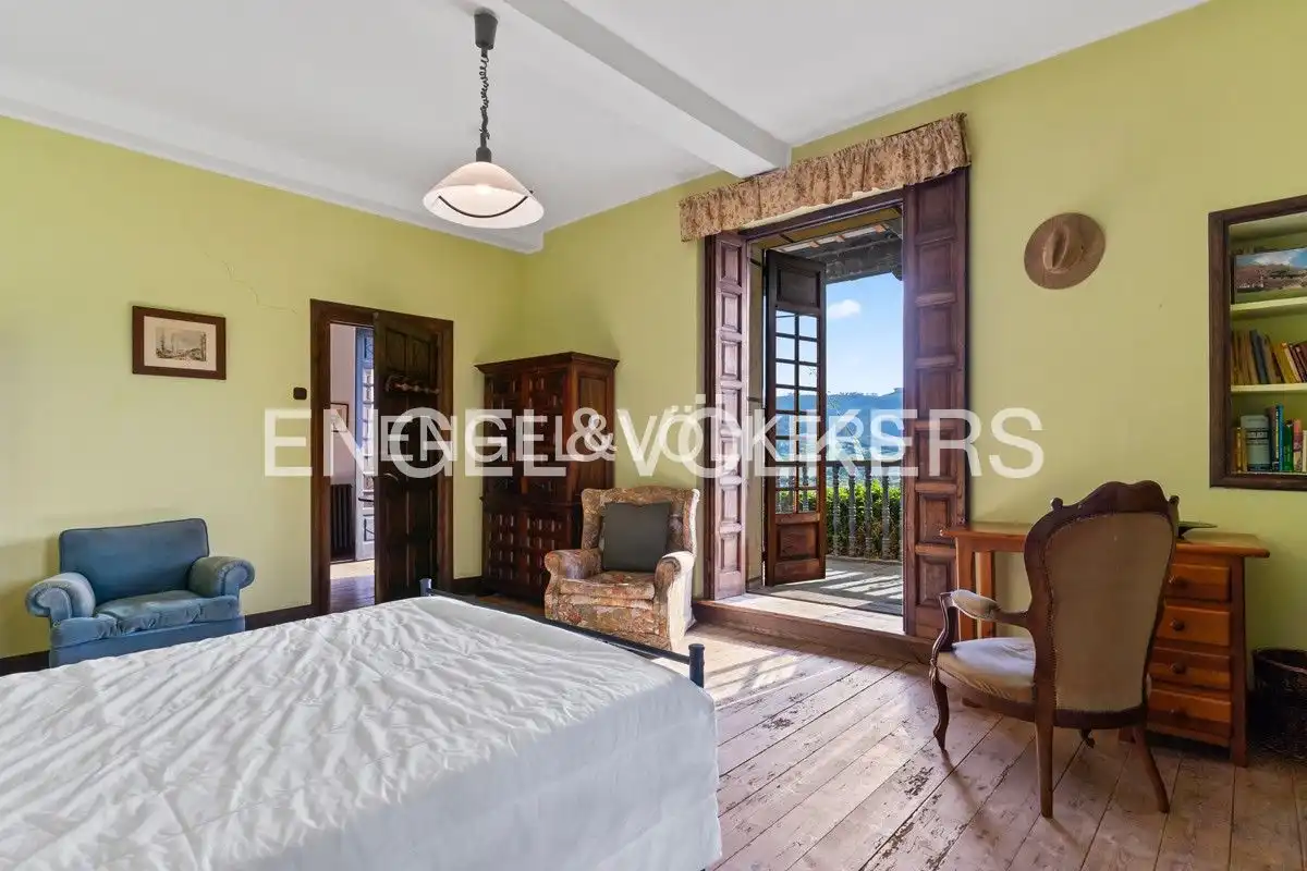 Bedroom of Houses for sale in Villaviciosa  with Heating, Private garden and Parquet flooring