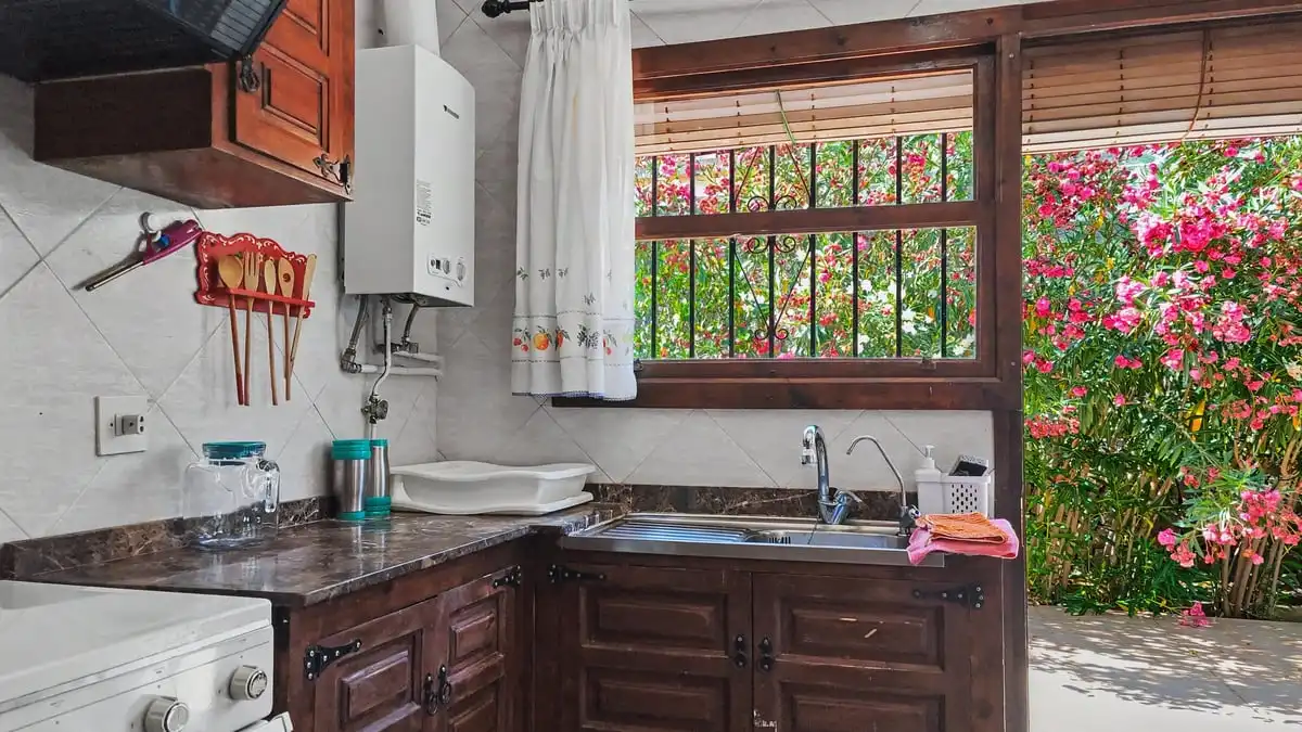 Küche von Haus oder Chalet zum Verkauf in Dénia mit Heizung, Privatgarten und Terrasse