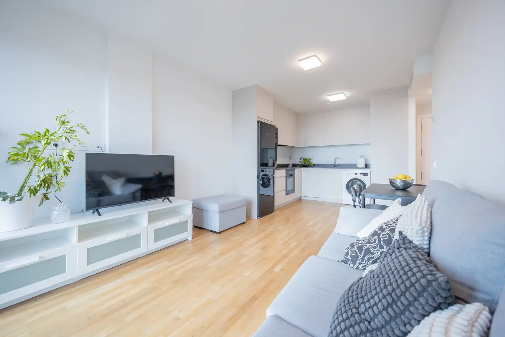 Sala d'estar de Pis de lloguer en Las Palmas de Gran Canaria amb Aire condicionat, Traster i Piscina