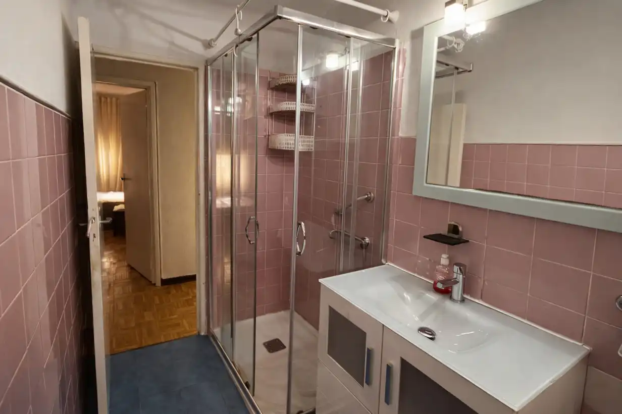 Bathroom of Flat for sale in Madrid  with Terrace and Balcony