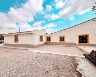 Vista exterior de Casa o xalet en venda en Elche / Elx amb Aire condicionat, Calefacció i Jardí privat