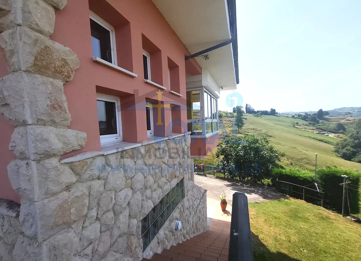 Vista exterior de Casa o xalet en venda en Siero amb Calefacció, Jardí privat i Parquet