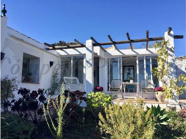 Casa rústica con piscina en venta en Cómpeta