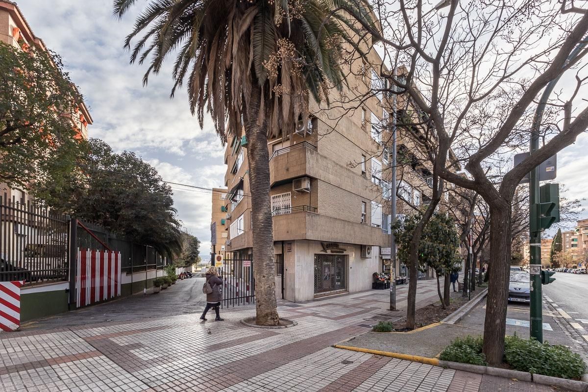 Vista exterior de Pis en venda en  Granada Capital amb Aire condicionat, Calefacció i Terrassa