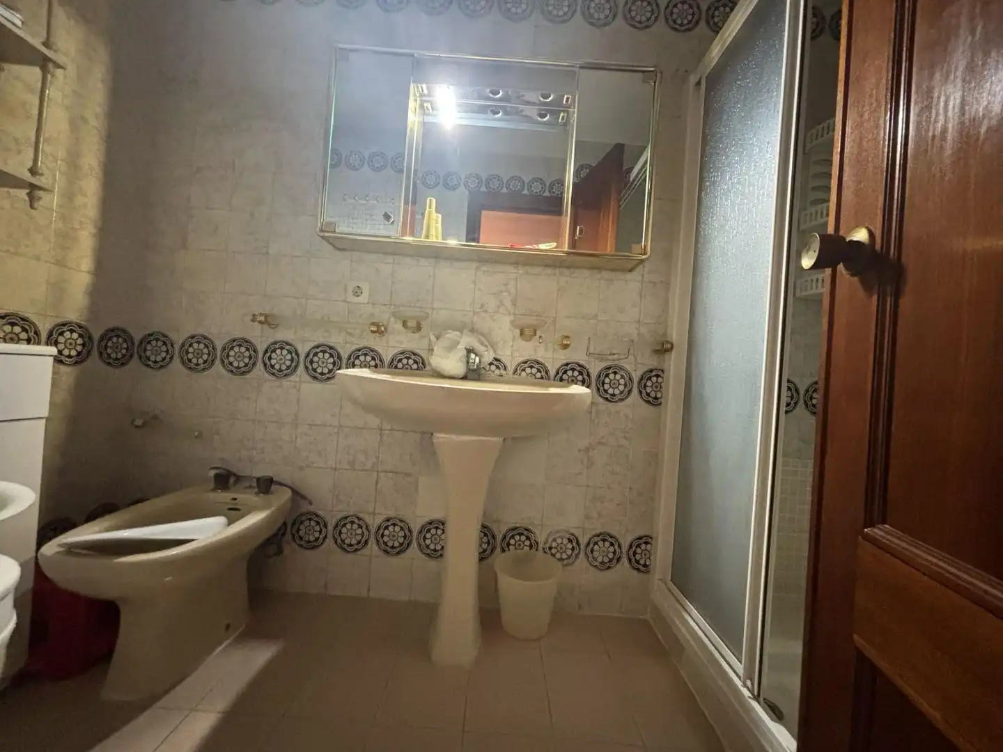 Bathroom of Flat for sale in Sevilla  with Air Conditioner, Heating and Terrace
