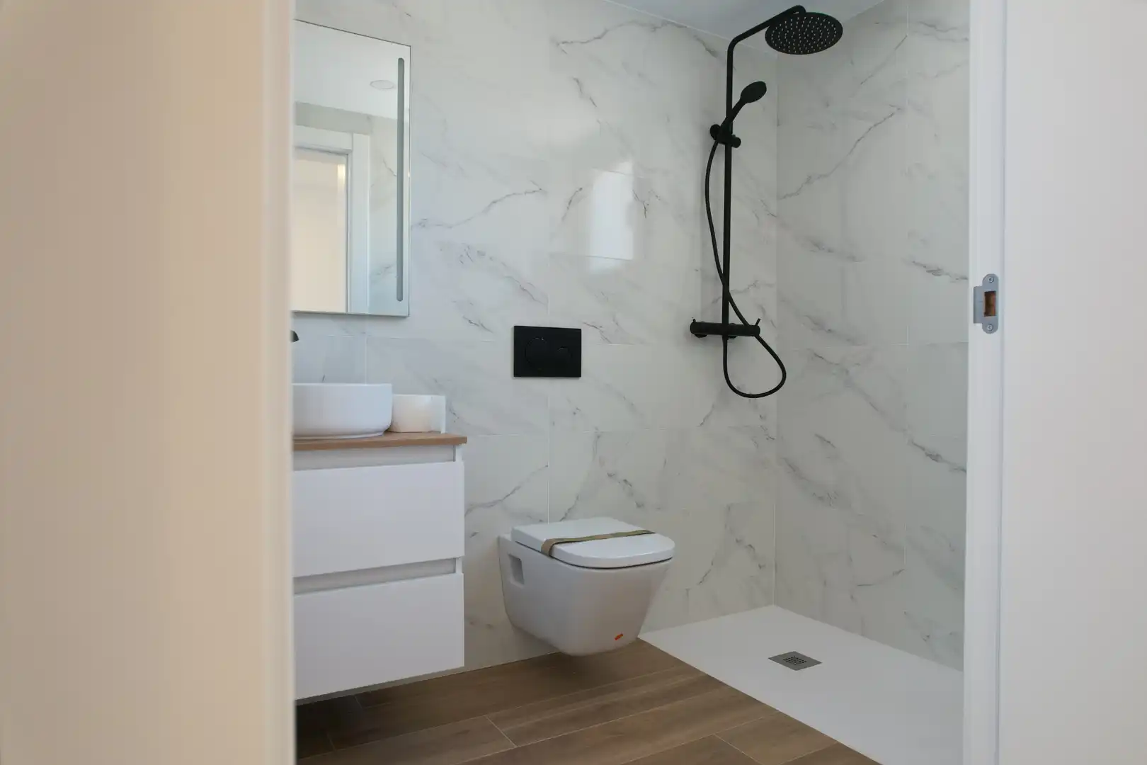 Baño de Casa o chalet en venta en Sant Pere Pescador con Aire acondicionado, Calefacción y Jardín privado