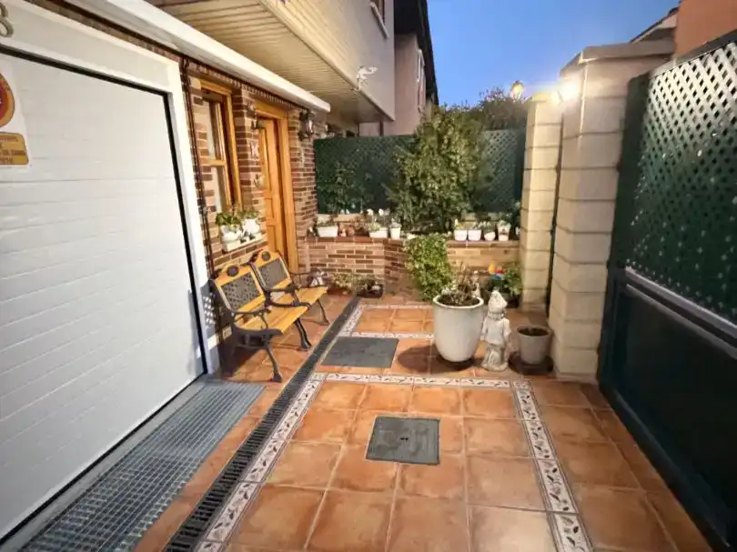Terrassa de Casa adosada en venda en Miranda de Ebro amb Jardí privat, Parquet i Traster