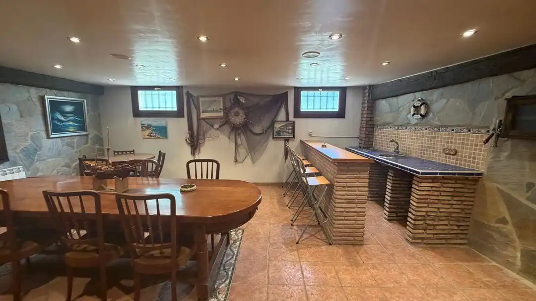 Casa adosada en venta en Salvatierra / Agurain con Calefacción y Jardín privado