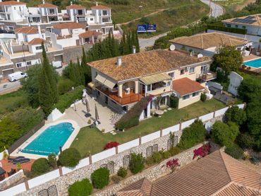 Villa mit Pool zum Verkauf in Urbanización Doña Pilar 3