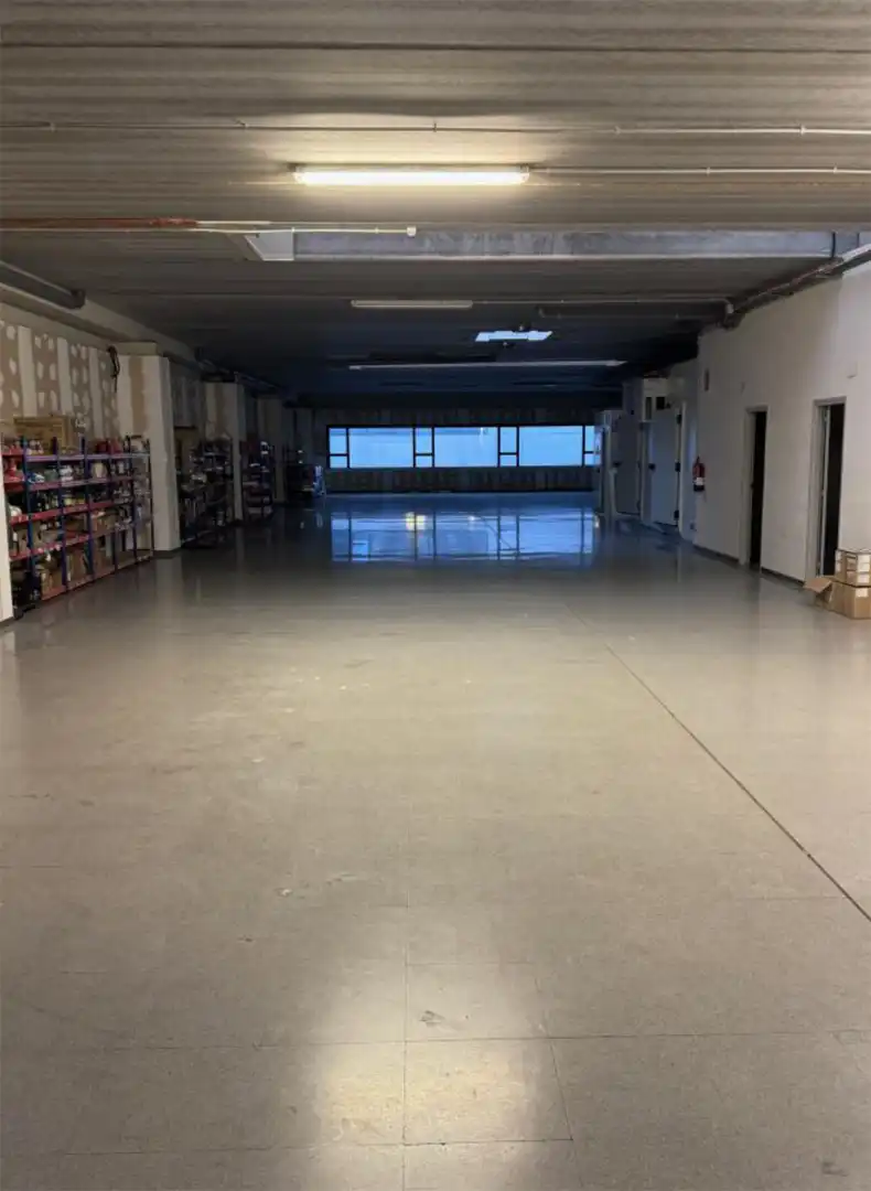 Fabrikhallen zur Miete in El Prat de Llobregat mit Alarm