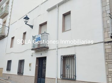 Casa amb balcó en venda a Calle Arrañales
