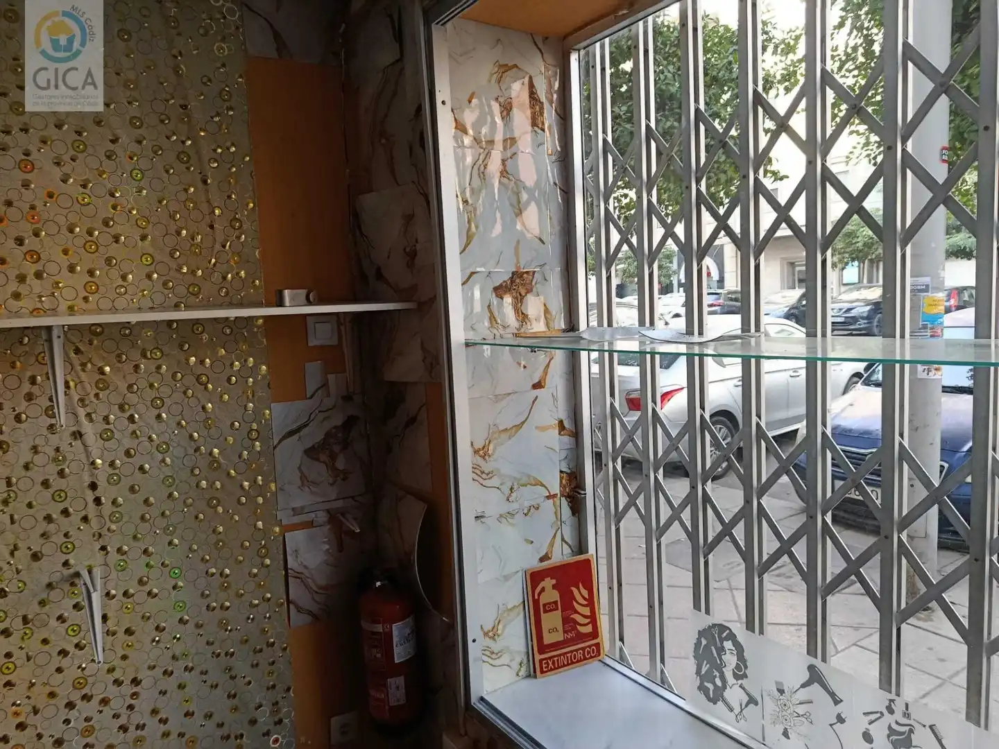 Local comercial en venda a Avenida de las Fuerzas Armadas, imagen 3