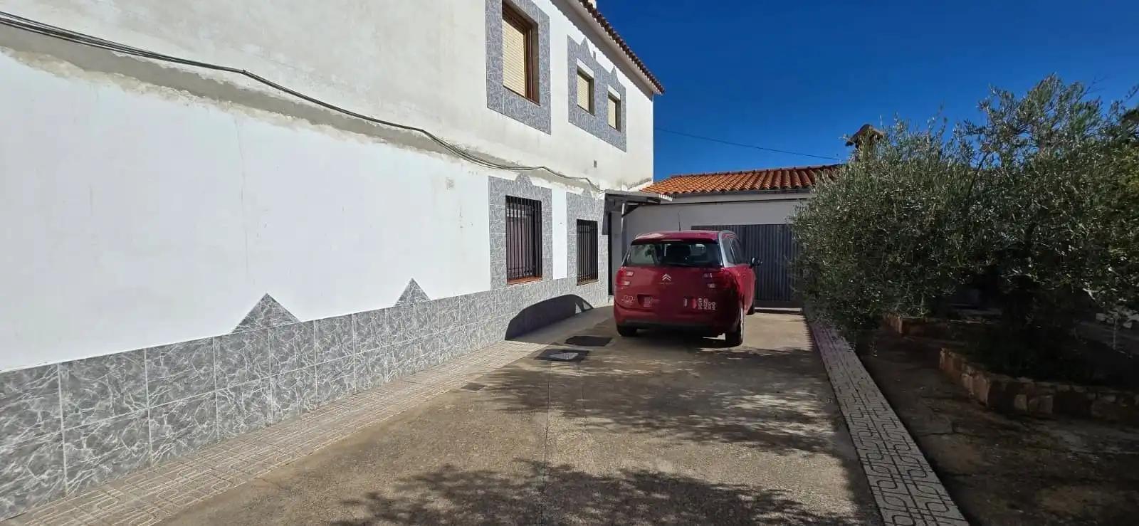 Vista exterior de Casa o xalet en venda en Piedrabuena amb Aire condicionat i Moblat