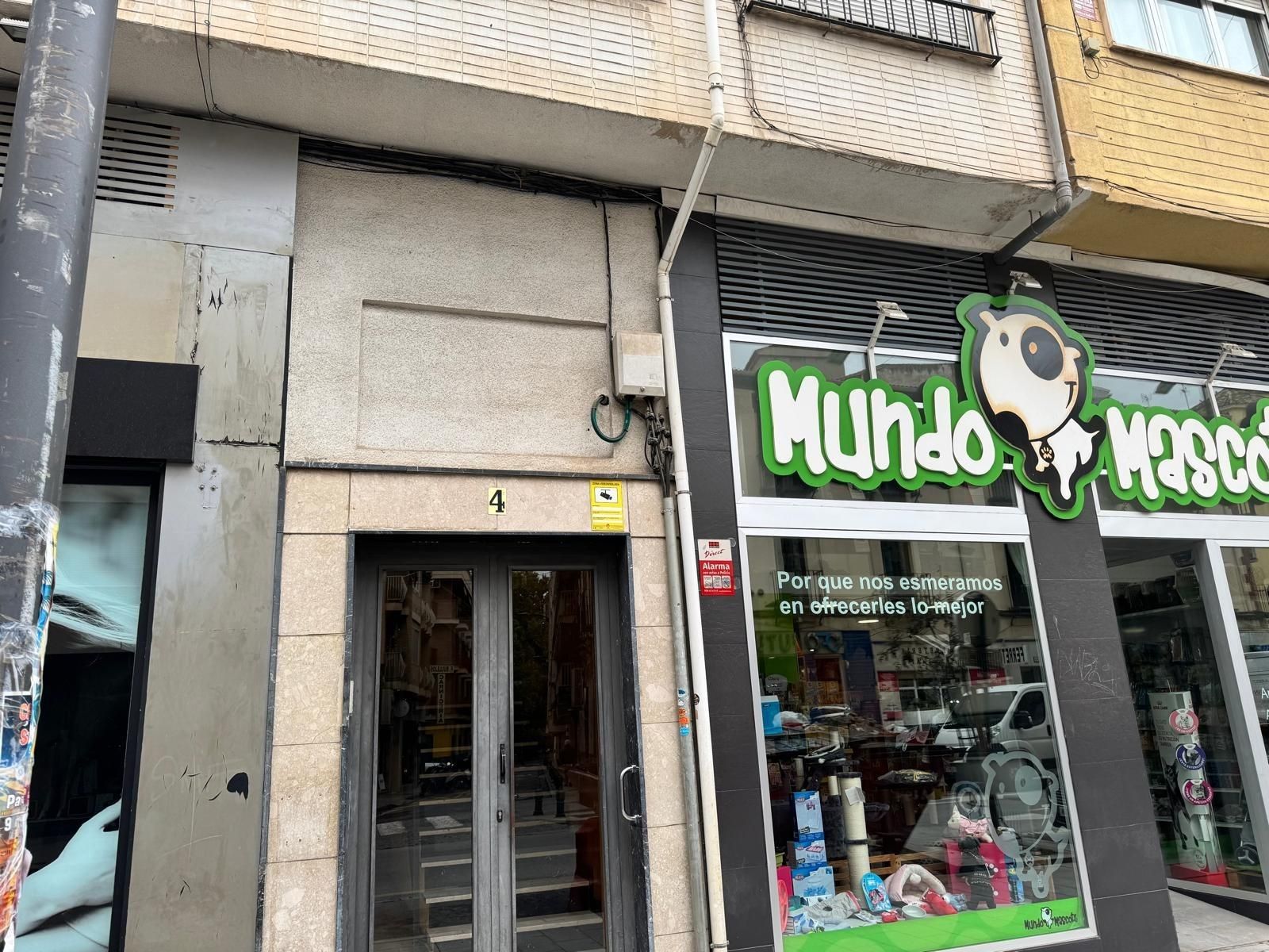 Flat for sale in  Granada Capital  with Air Conditioner