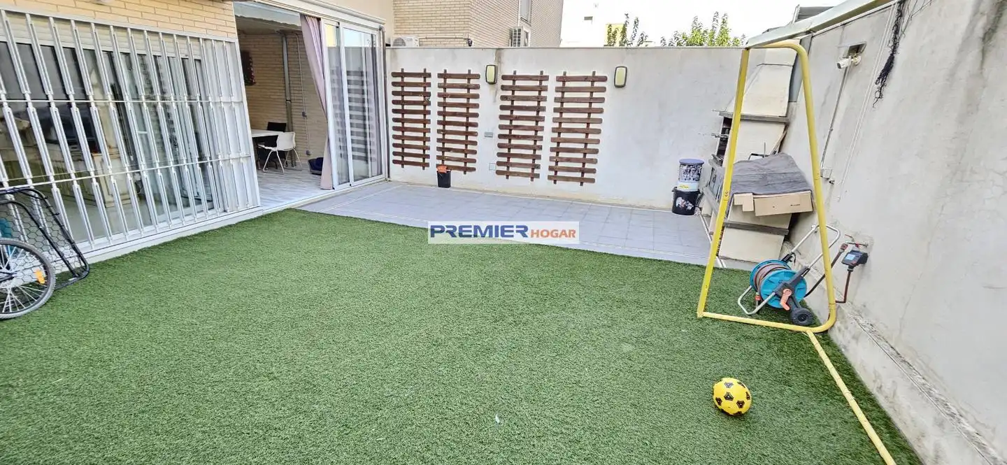 Terrasse von Einfamilien-Reihenhaus zur Miete in Torrejón de Ardoz mit Klimaanlage, Heizung und Privatgarten