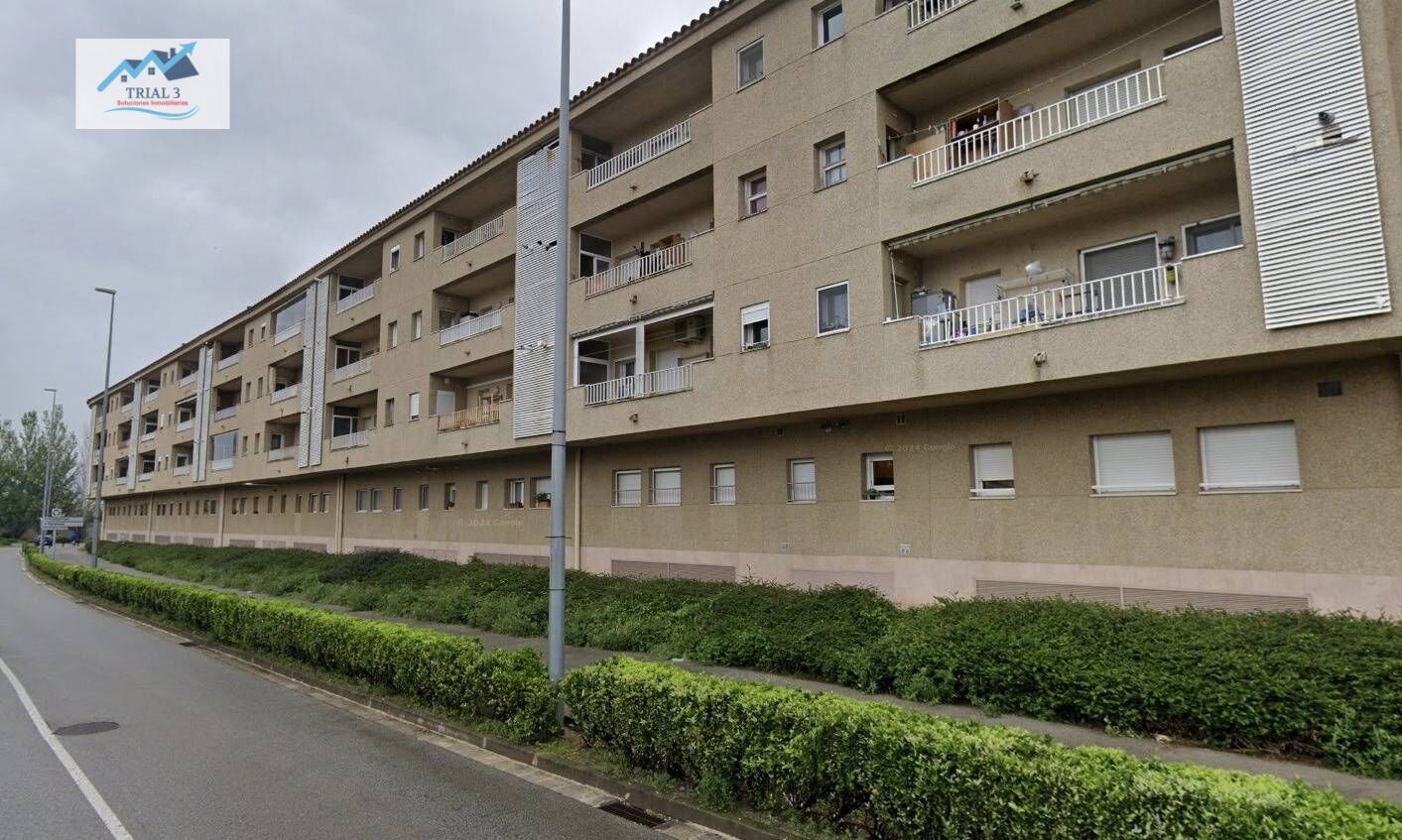 Vista exterior de Pis en venda en Figueres amb Terrassa, Traster i Balcó