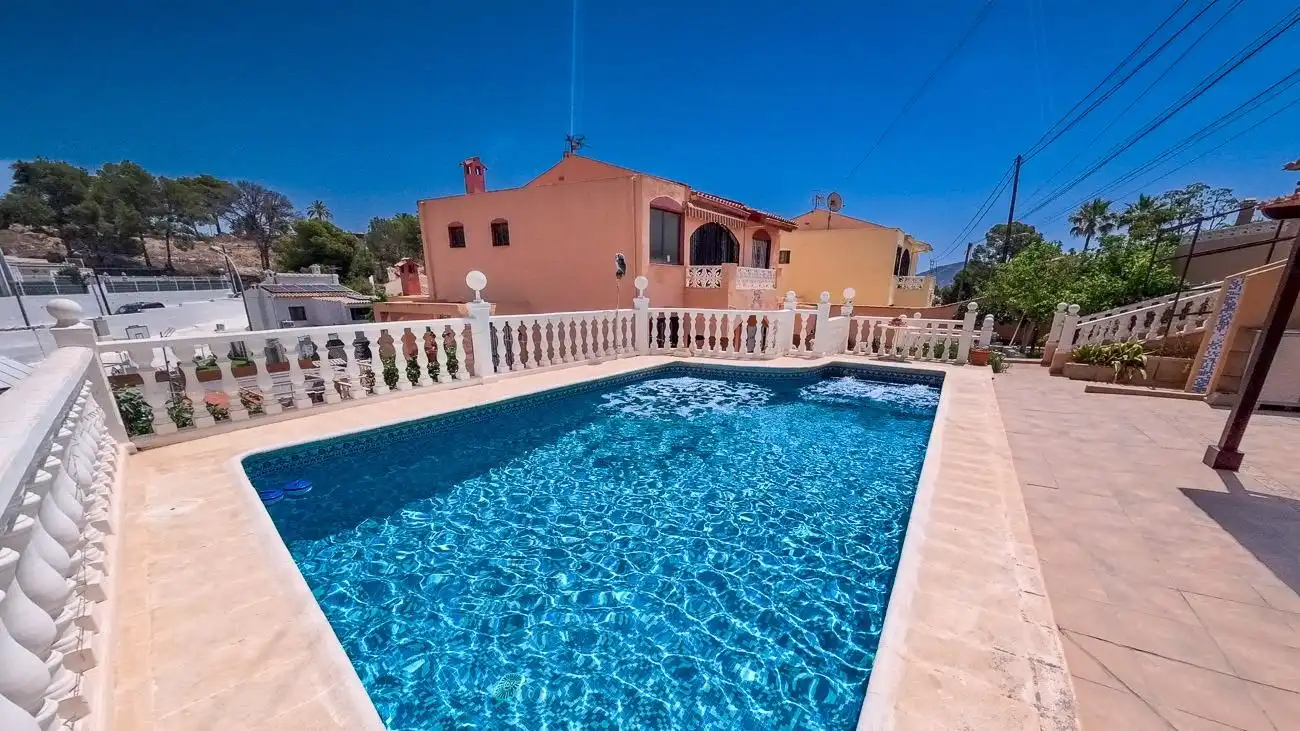 Detached house with pool for sale in San Rafael - Nucia Park