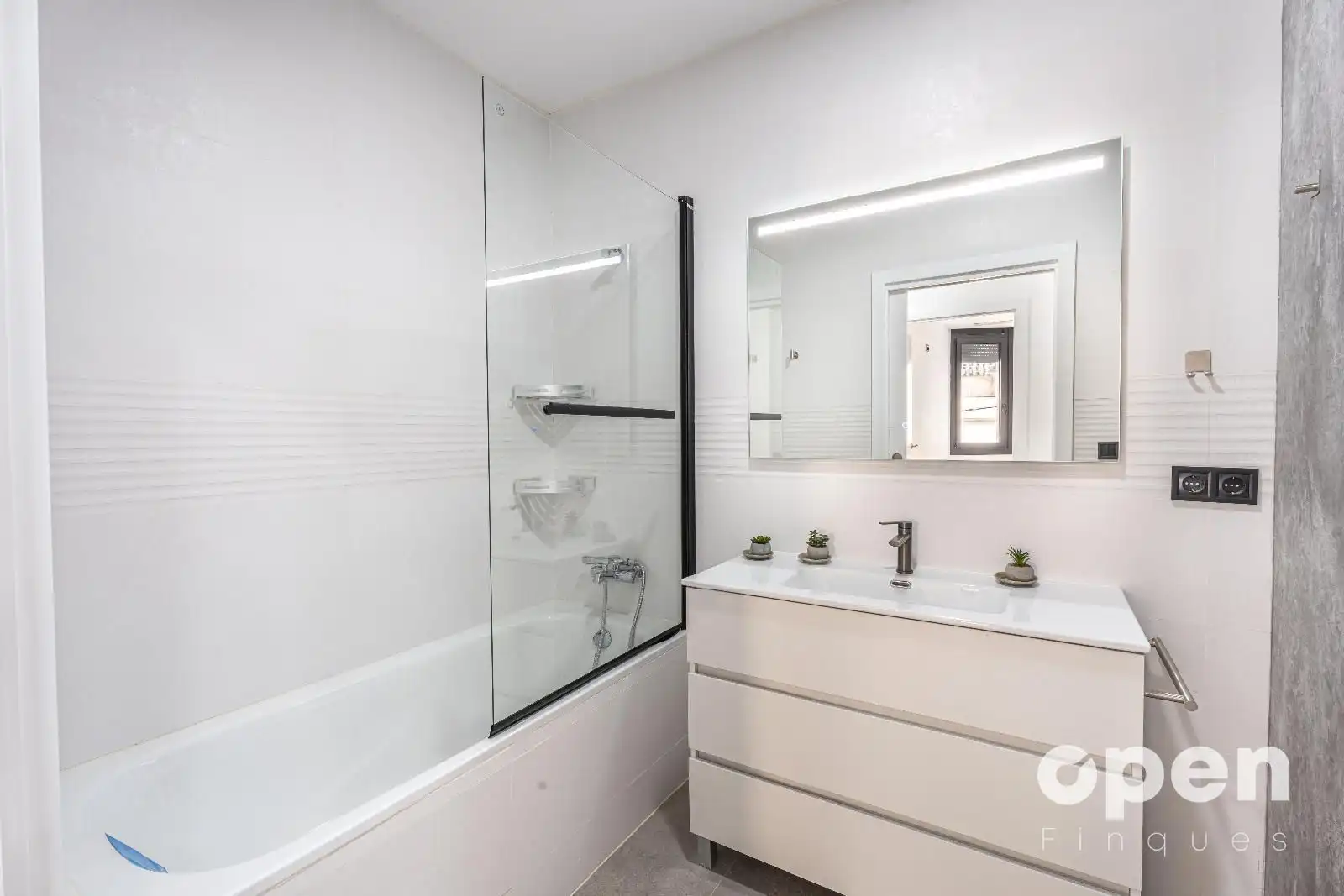 Badezimmer von Wohnung zum Verkauf in Terrassa mit Klimaanlage, Heizung und Terrasse