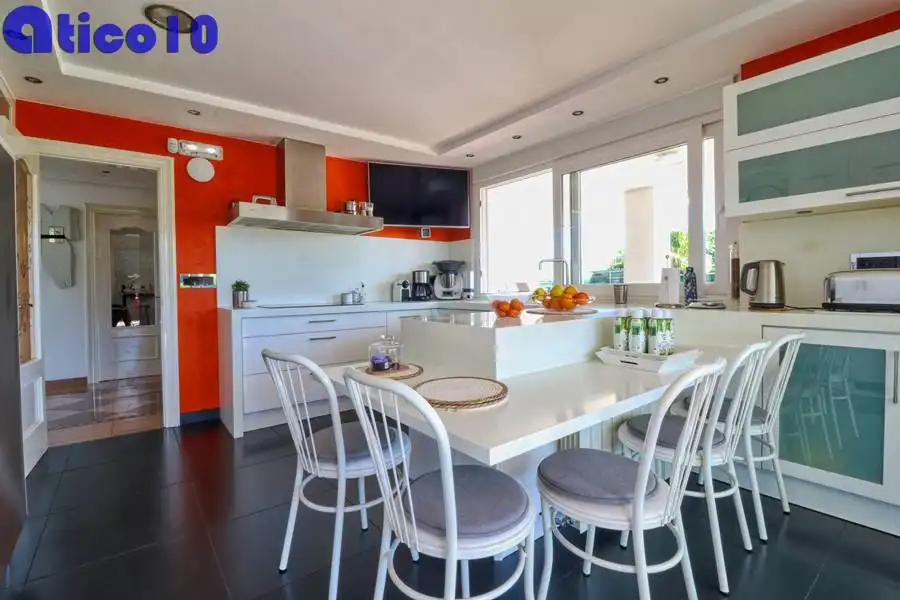 Cocina de Casa o chalet en venta en Gijón  con Calefacción, Jardín privado y Parquet