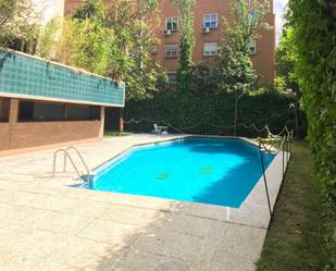 Swimming pool of Study to share in  Madrid Capital  with Air Conditioner, Heating and Terrace
