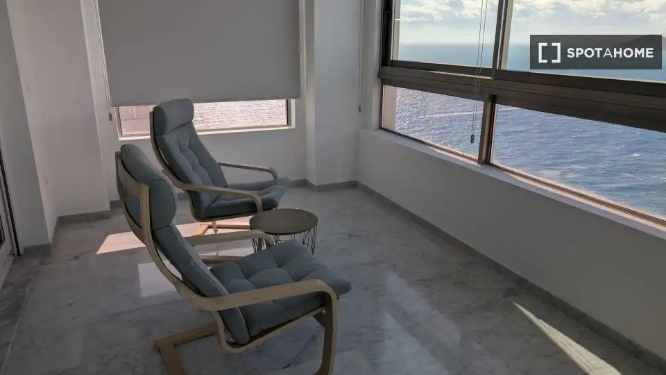 Sala d'estar de Apartament per a compartir en Benidorm amb Aire condicionat, Terrassa i Moblat