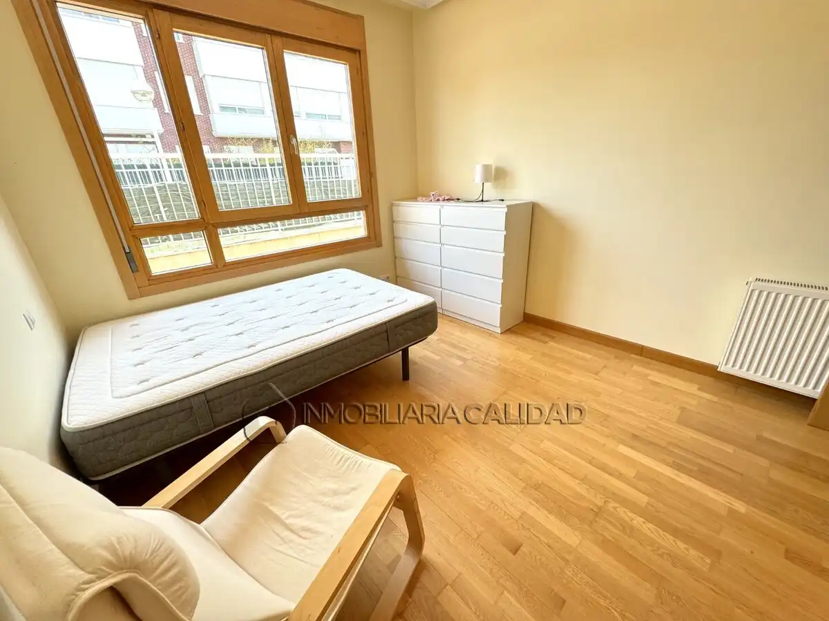 Habitación de Piso en venta en Burgos con Calefacción, Trastero y Piscina