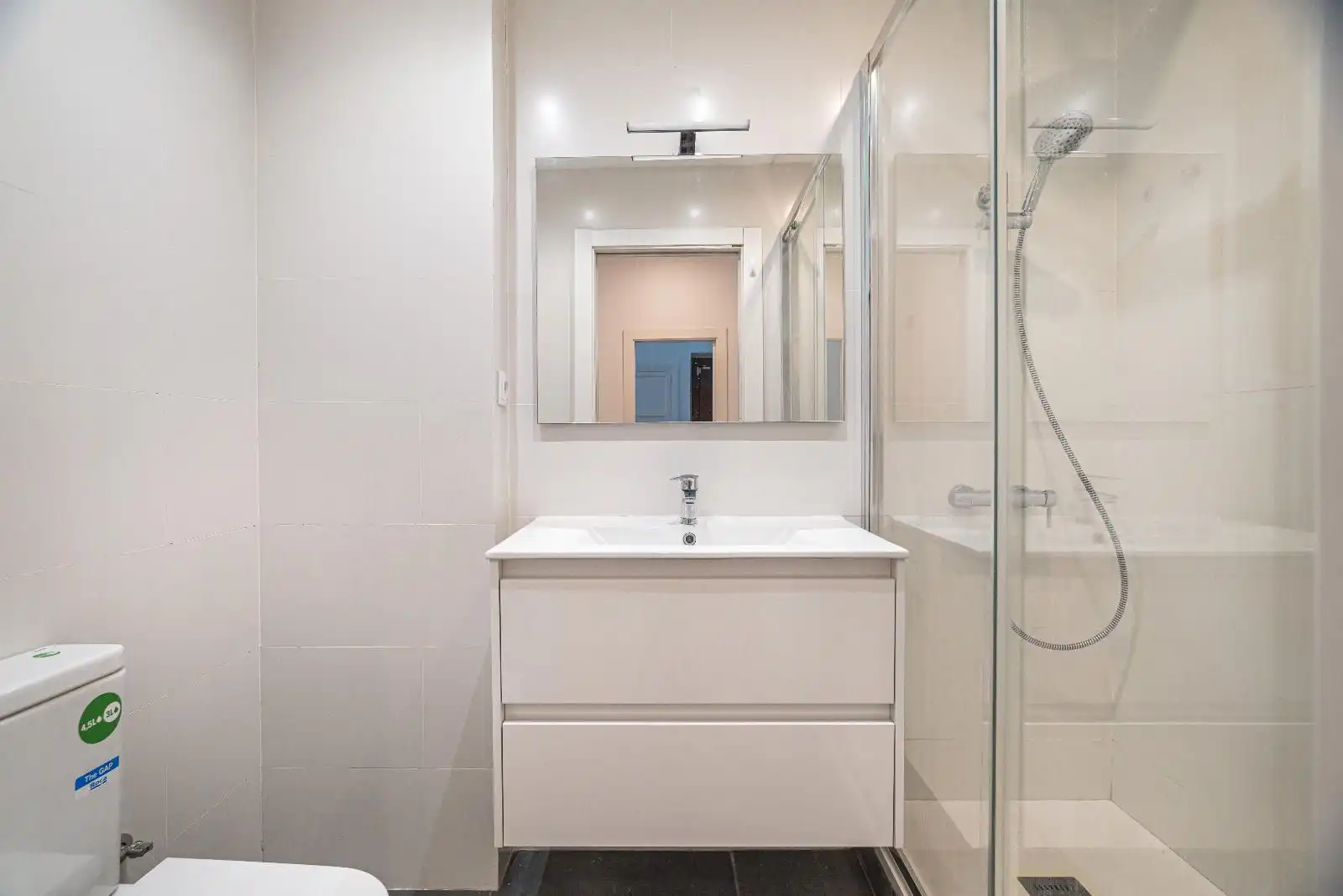 Baño de Piso en venta en Barcelona con Aire acondicionado, Terraza y Horno