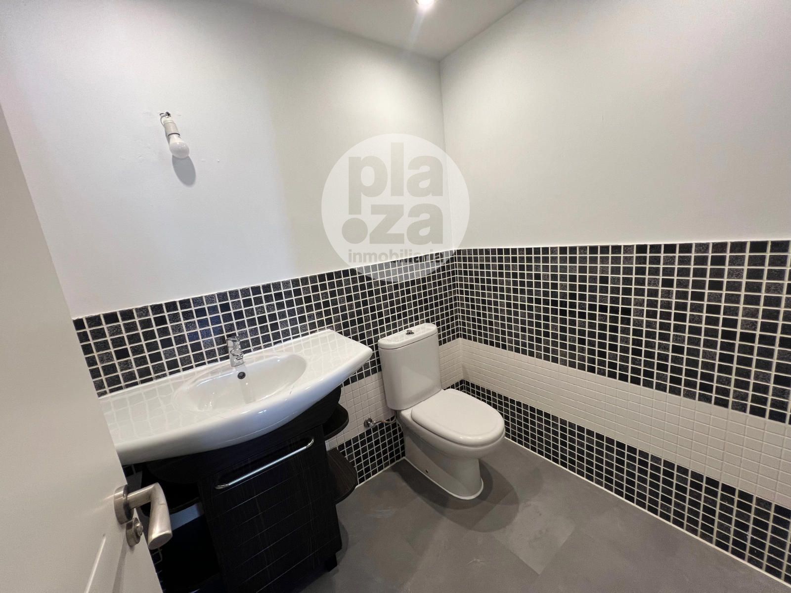 Bathroom of Flat for sale in Burgos Capital  with Heating