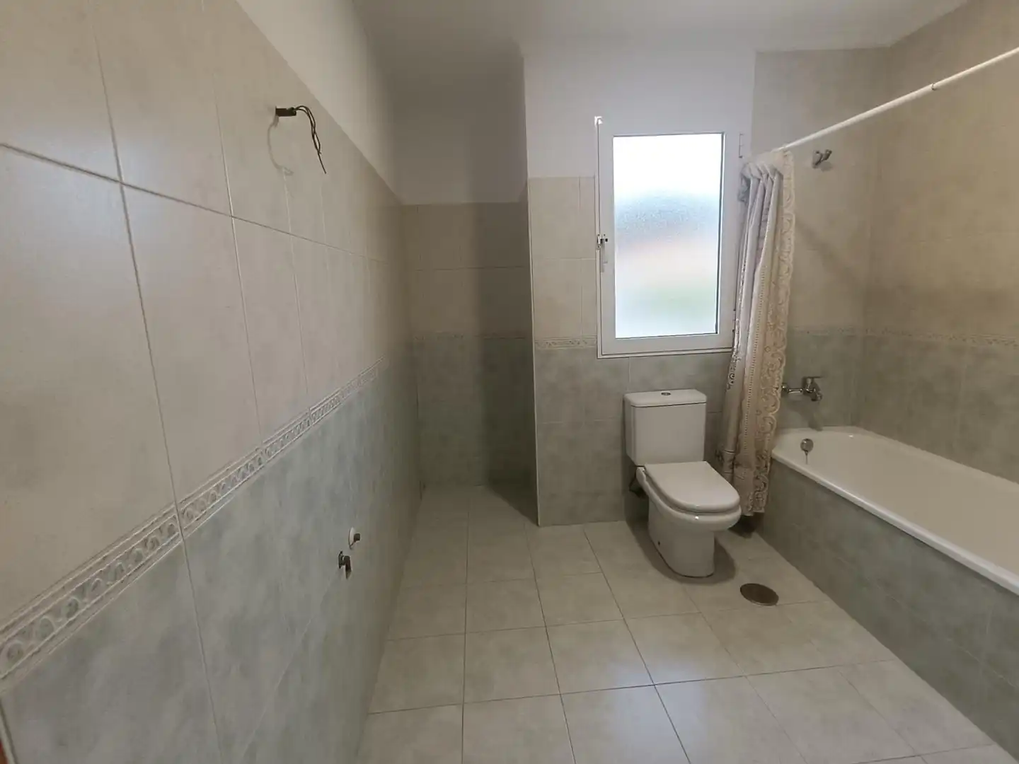 Baño de Casa adosada en venta en Petrer con Jardín privado, Terraza y Balcón