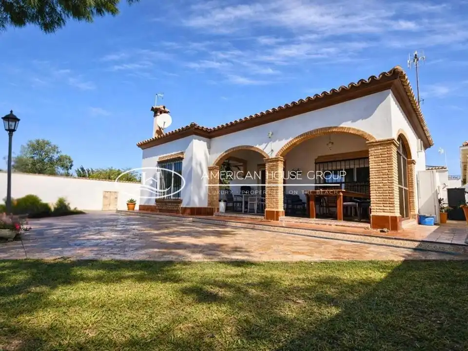 Casa amb jardí en venda a Los Gallos
