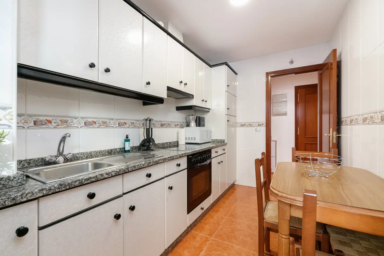 Cocina de Apartamento de alquiler en Cangas  con Calefacción, Parquet y Amueblado