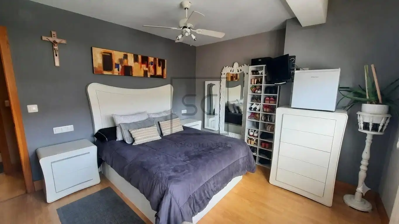 Schlafzimmer von Wohnung zum Verkauf in Ferrol mit Heizung und Abstellraum