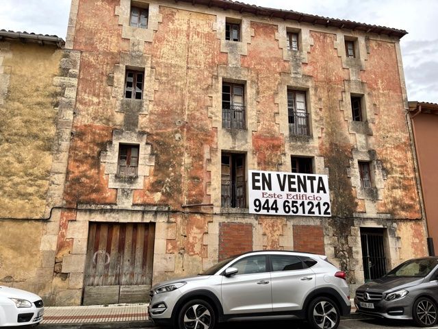 Vista exterior de Edifici en venda en Villarcayo de Merindad de Castilla la Vieja
