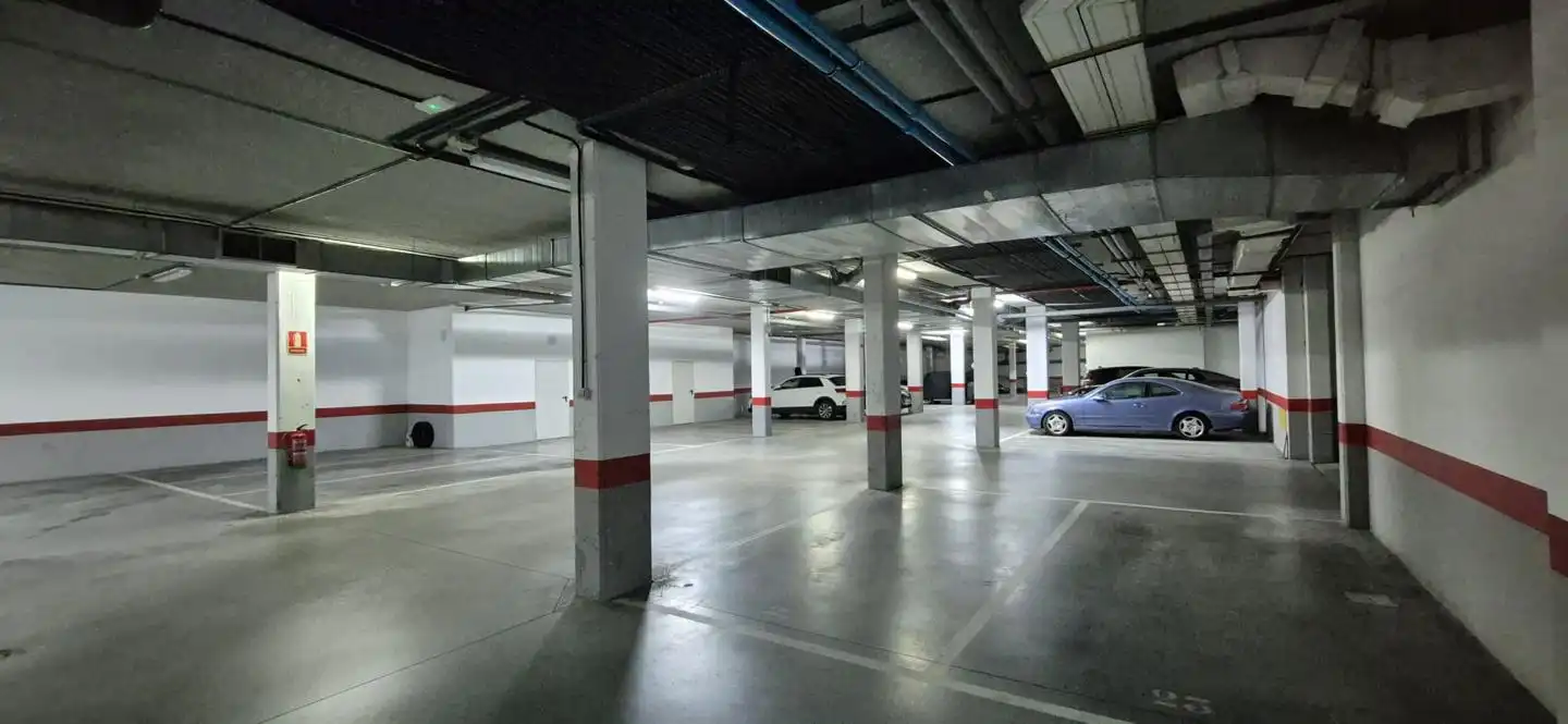 Parking de Estudio en venta en Madrid con Aire acondicionado, Trastero y Piscina comunitaria