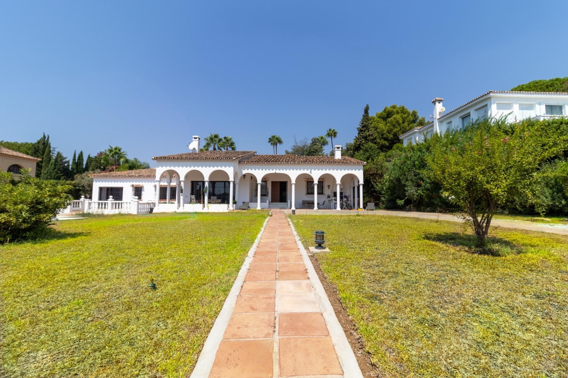 Jardí de Casa o xalet en venda en Marbella amb Aire condicionat, Terrassa i Traster